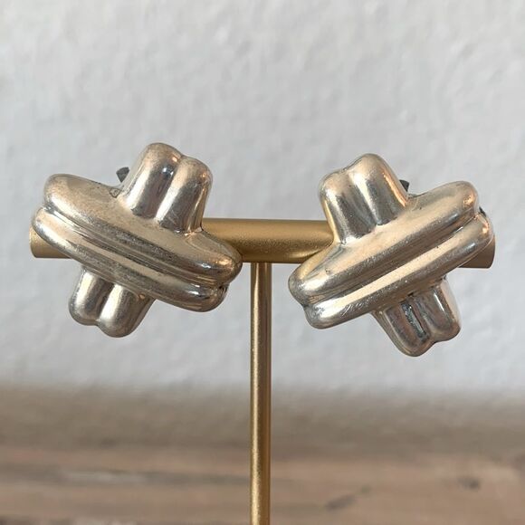 Vintage Barra Signed Clip On Earnings Sterling Silver X’s Crosses Kisses Bold - Picture 2 of 14